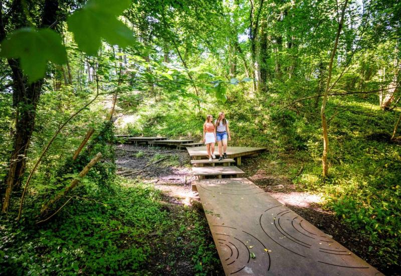 Wandelaars in de wolfsputten