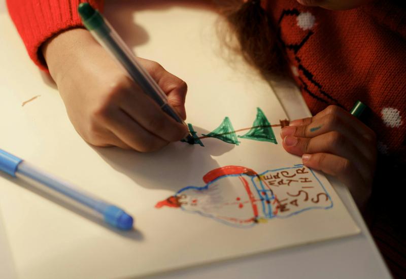 Huis van het Kind Dilbeek - Spel en ontmoeting - knutselen thema Kerst © pexels-cottonbro-6140206