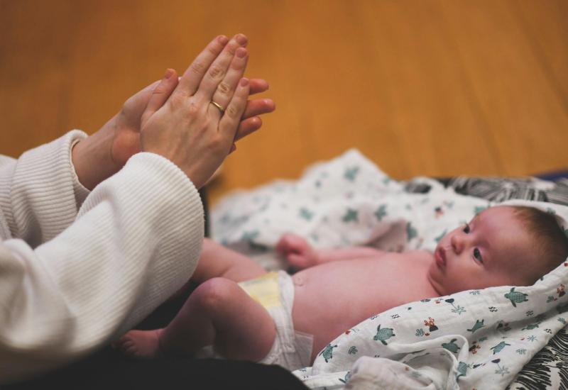 Koesterende Baby Massage - REEKS in NOV/DEC 2026 © Numinatal Karen Vandaele