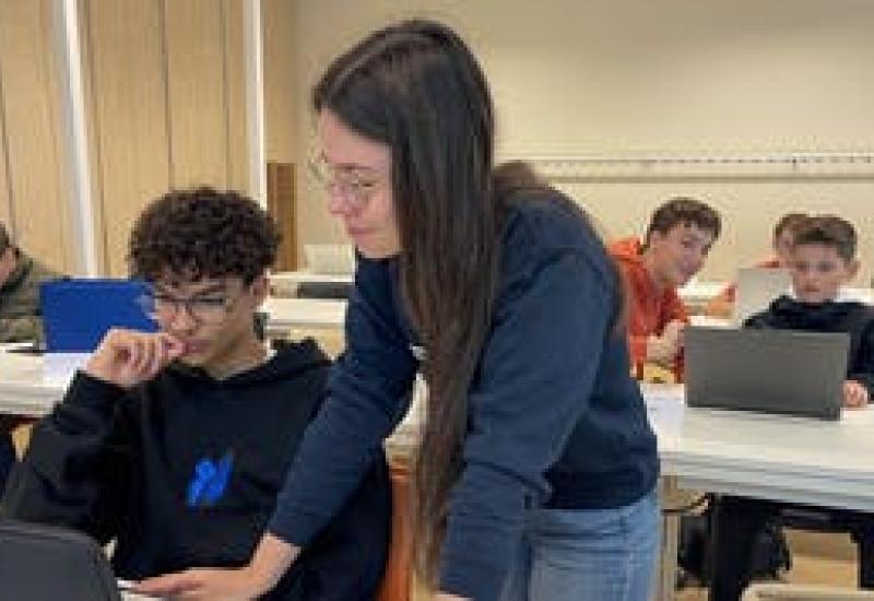 Programmeren in Python met CodeFever in jouw buurt - Pythons 1 (12-15 jaar) © VZW CodeFever