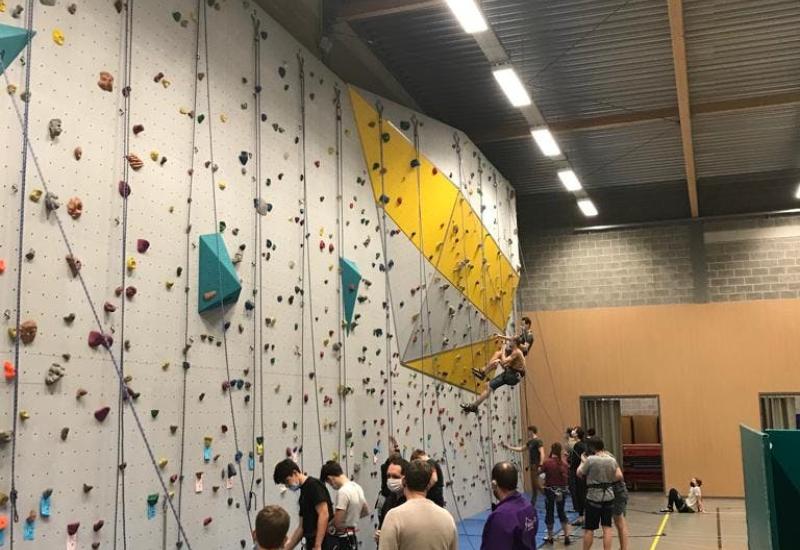 Basis Lead muurklimopleiding KVB2 (Klimvaardigheidsbewijs 2 voorklimmen) © Bergsportclub  Alpigo vzw