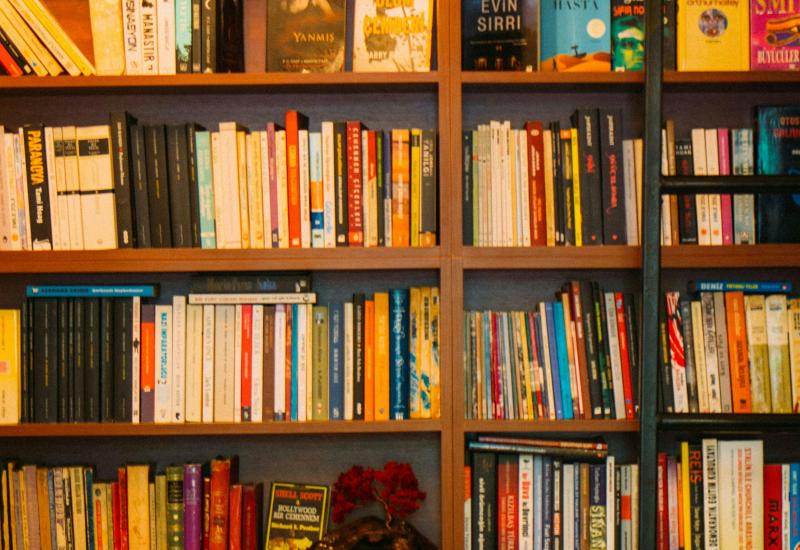 Voorleesweek - lezen en spelen met heksje Mimi © mtyutina